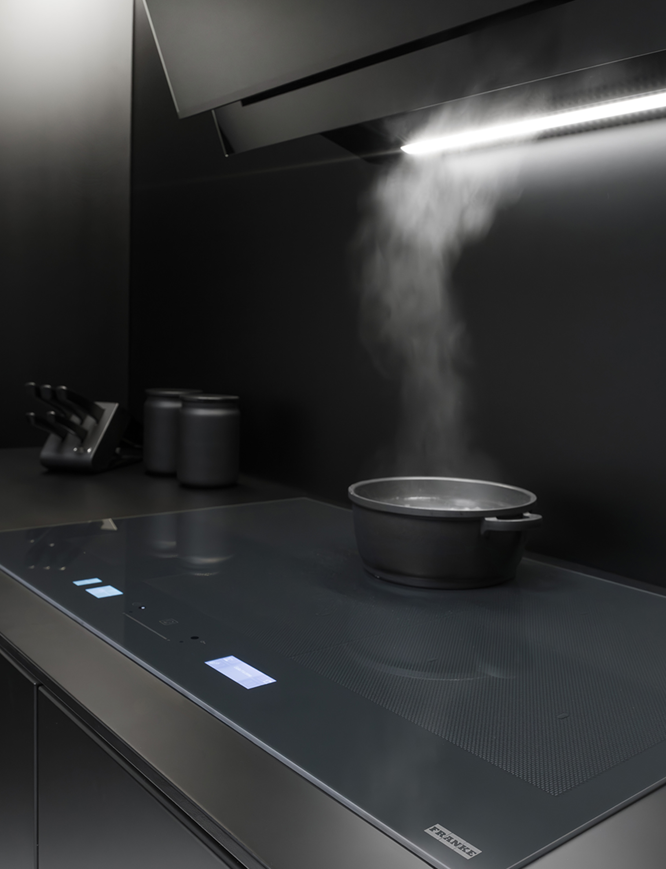 Foto Zwart tot in de details: één stijl voor de hele keuken FotoZwart tot in de details: één stijl voor de hele keuken
